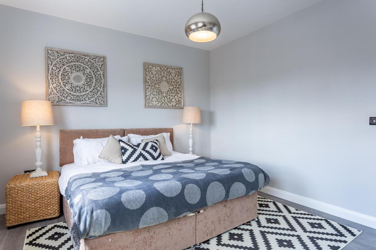 2 Bedroom Apartments With Sofa Bed In Southend Exterior foto