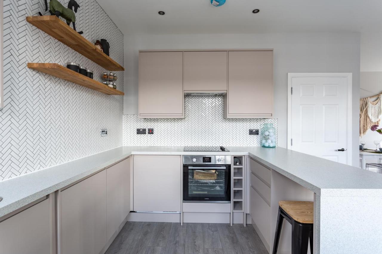 2 Bedroom Apartments With Sofa Bed In Southend Exterior foto